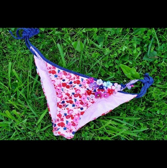 🌹NWT🌹 {XL set} Lay Your Love On Me Floral Pink Red Swimsuit - Picture 4 of 8